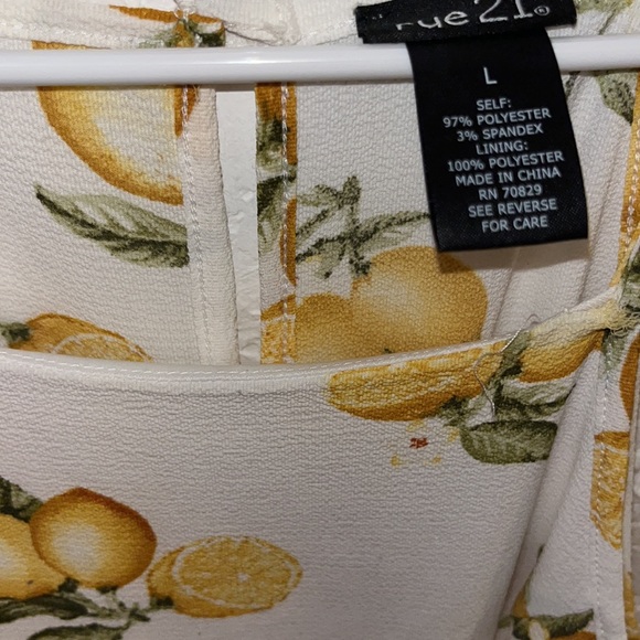 White romper with lemon print - Picture 2 of 4